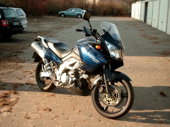 Da habe ich doch glatt ein Bild meiner Suzuki DL 1000 gefunden