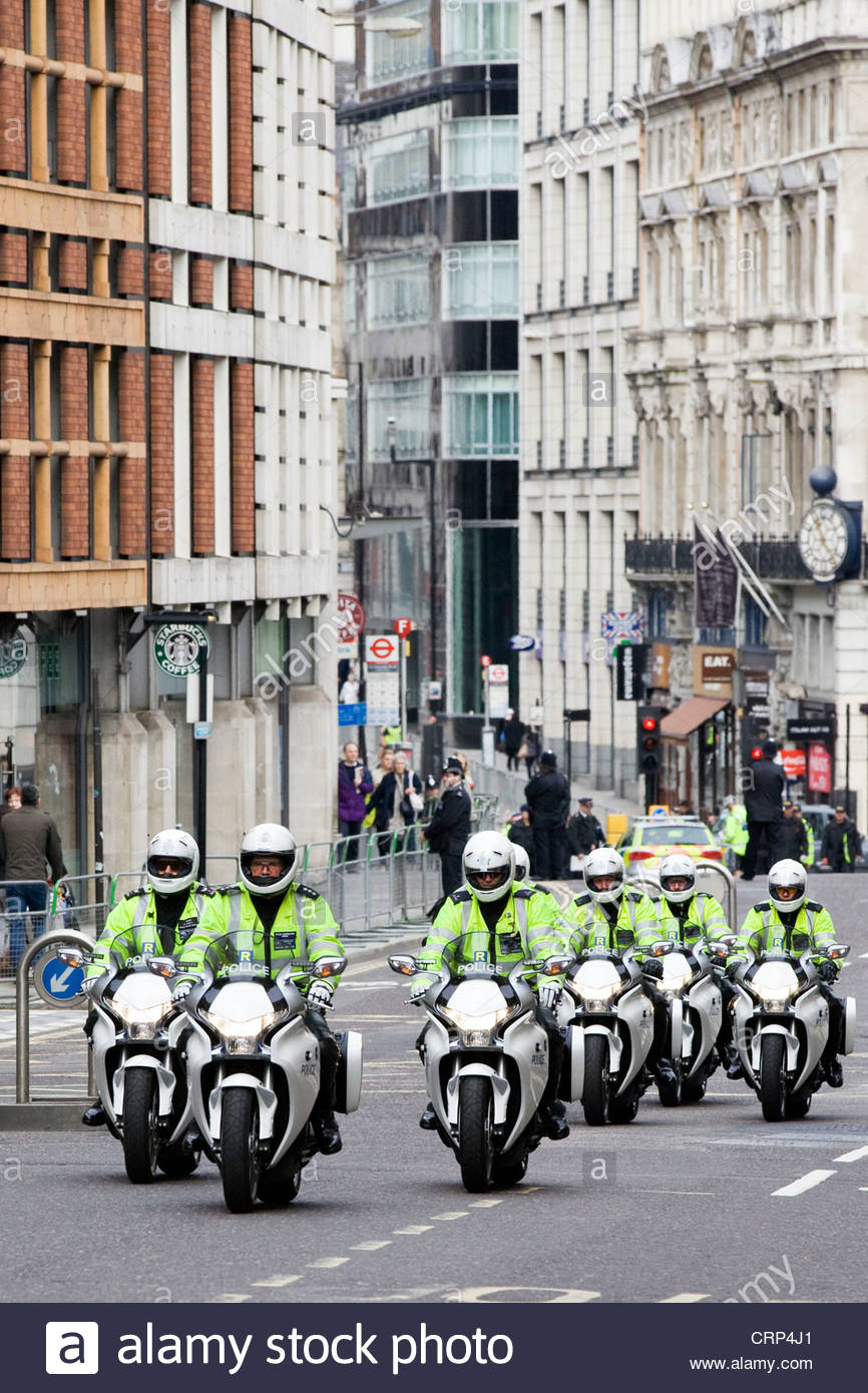 Motorradeinheit von der Metropolitan Police Service auf den Straßen von London England