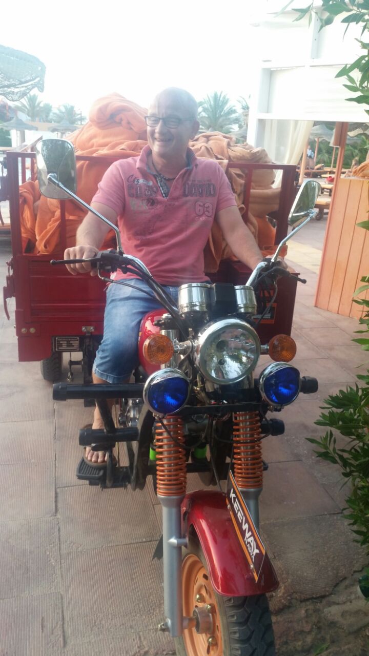 Zur Zeit in Ägypten  Moped fahren